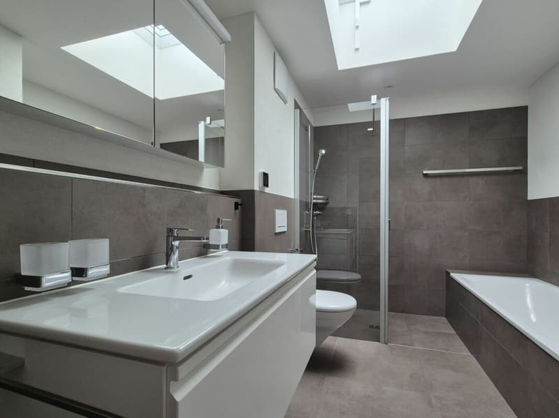 neuwertige 5-Zimmer-Maisonette-Wohnung mit Loggia an zentraler Lage (9)