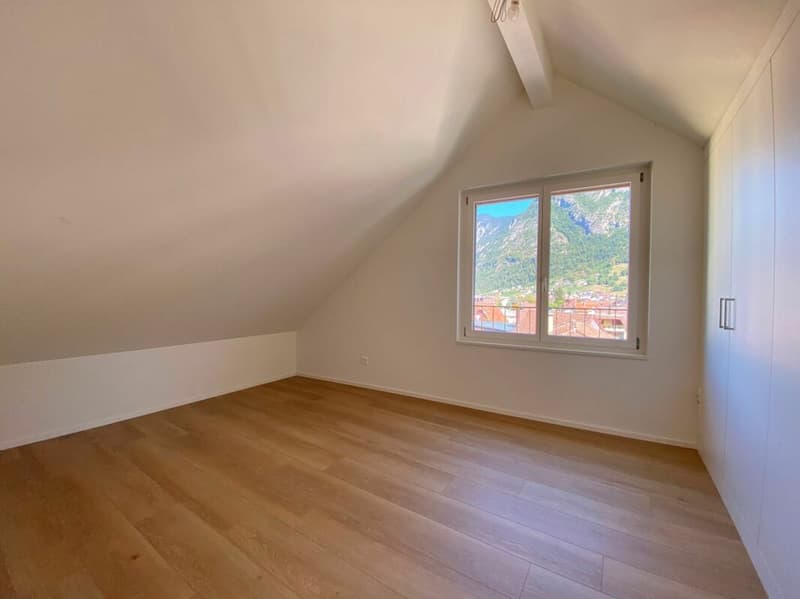 neuwertige 5-Zimmer-Maisonette-Wohnung mit Loggia an zentraler Lage (4)