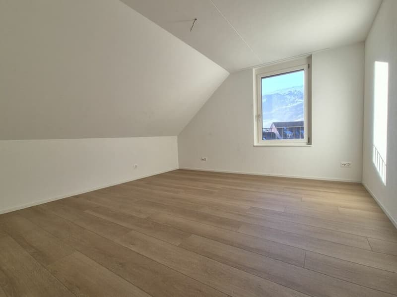 neuwertige 4.5-Zimmer-Maisonette-Wohnung mit Loggia an zentraler Lage in Mels (6)