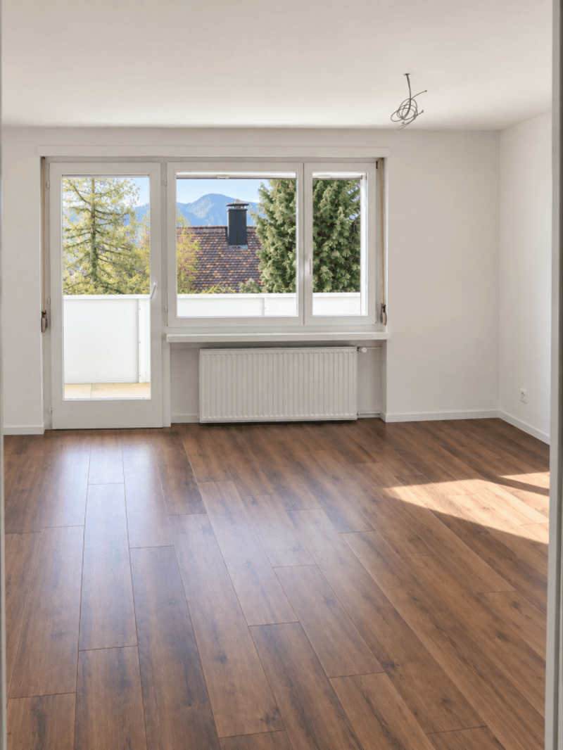 Ruhige Hanglage im Weinberg: Exklusive 4-Zimmer-Wohnung mit grosszügigem Parkangebot (4)