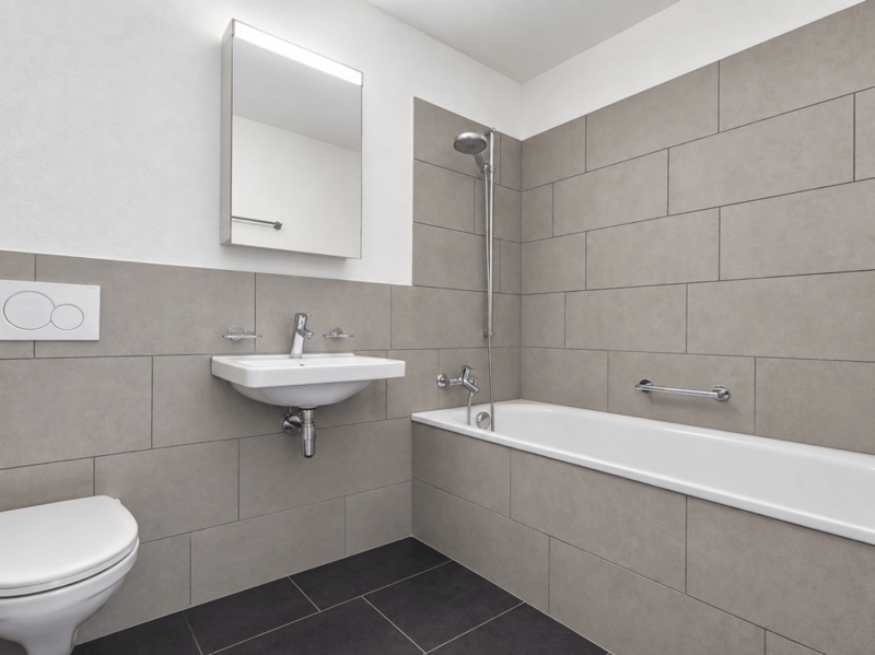 Nasszelle mit Badewanne