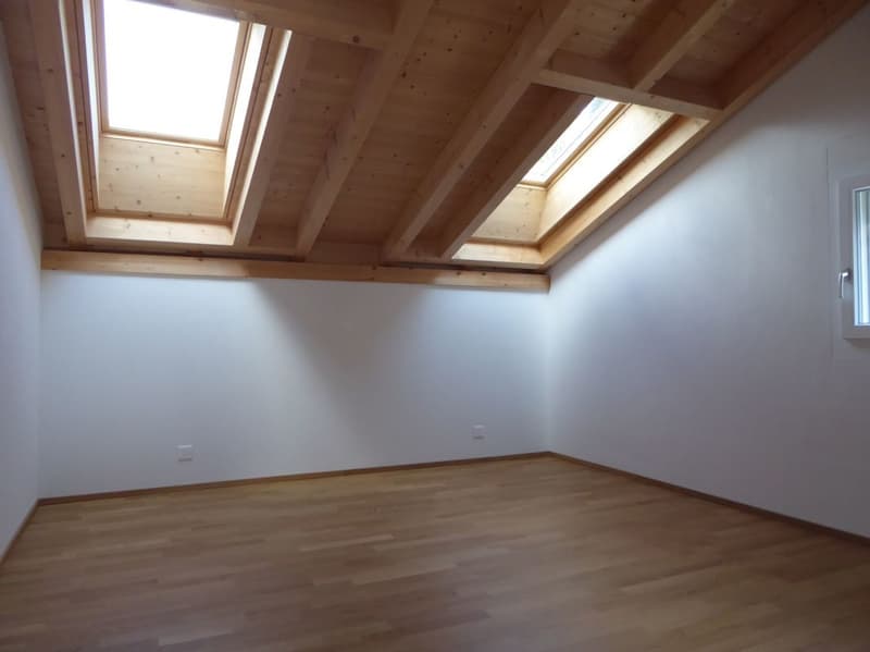 moderne 4 1/2-Zimmer-Dachwohnung mit Holzofen und Balkon (4)