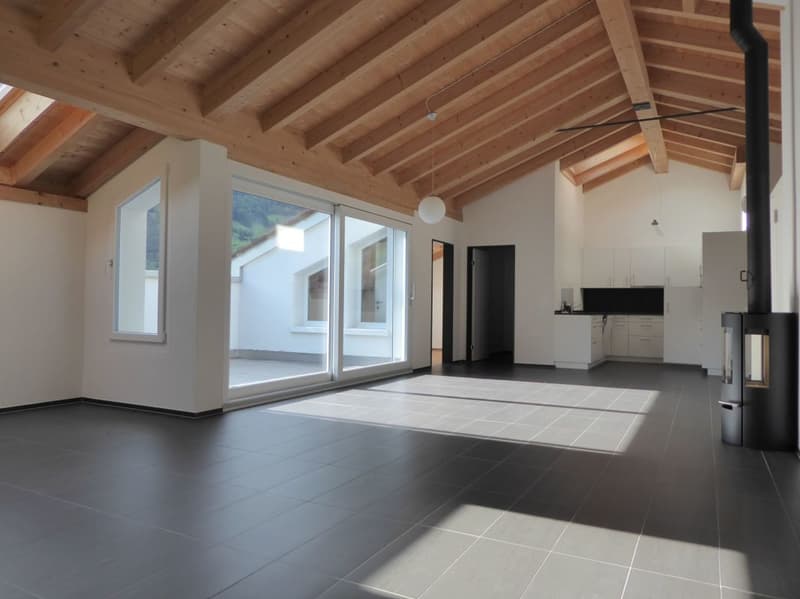 moderne 4 1/2-Zimmer-Dachwohnung mit Holzofen und Balkon (1)