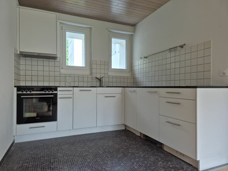 preiswerte und teilsanierte 2.5-Zimmerwohnung (3)