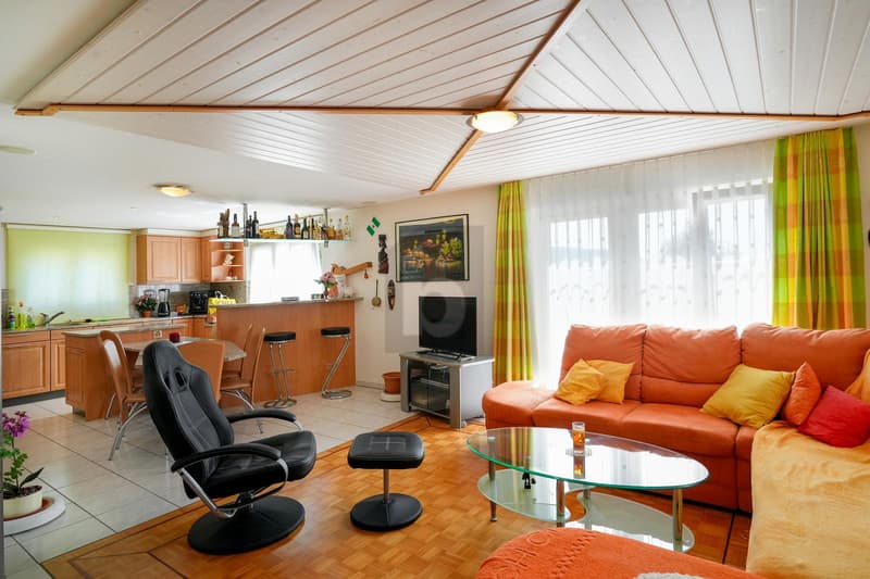 CUISINE EN MARBRE ET ESPACE EXTÉRIEUR GÉNÉREUX (3)