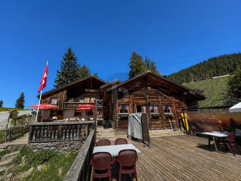 SPLENDIDE CHALET RESTAURANT AVEC APPARTEMENT (2)