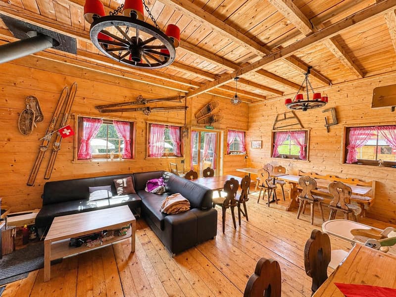 SPLENDIDE CHALET RESTAURANT AVEC APPARTEMENT (3)