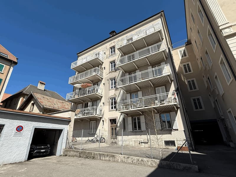 FAÇADE RÉNOVÉE AVEC CHAUFFAGE À DISTANCE (2)