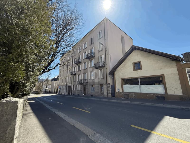 FAÇADE RÉNOVÉE AVEC CHAUFFAGE À DISTANCE (1)