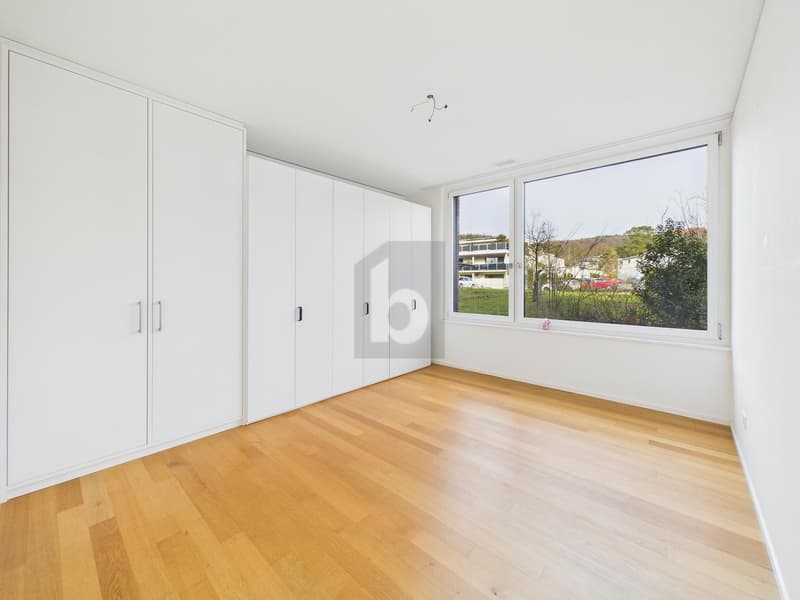 MIT GARTEN, WHIRLPOOL UND TIEFGARAGENPARKPLATZ (4)
