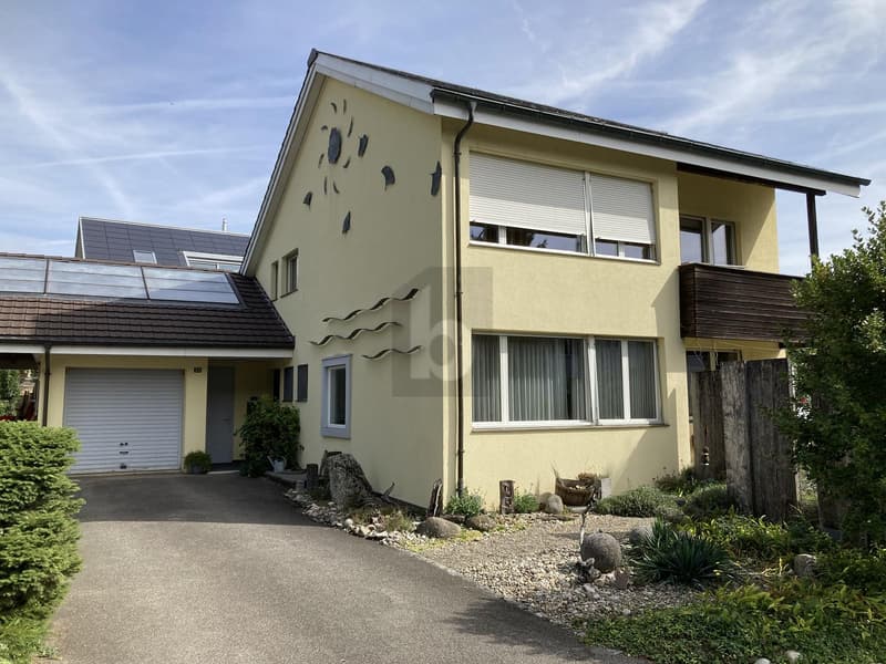 GROSSZÜGIG, LICHTDURCHFLUTET MIT EIGENEM POOL (2)