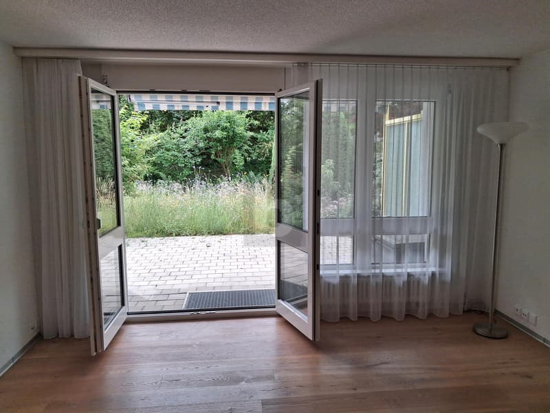 RUHIG MIT GEMÜTLICHEM SITZPLATZ (4)