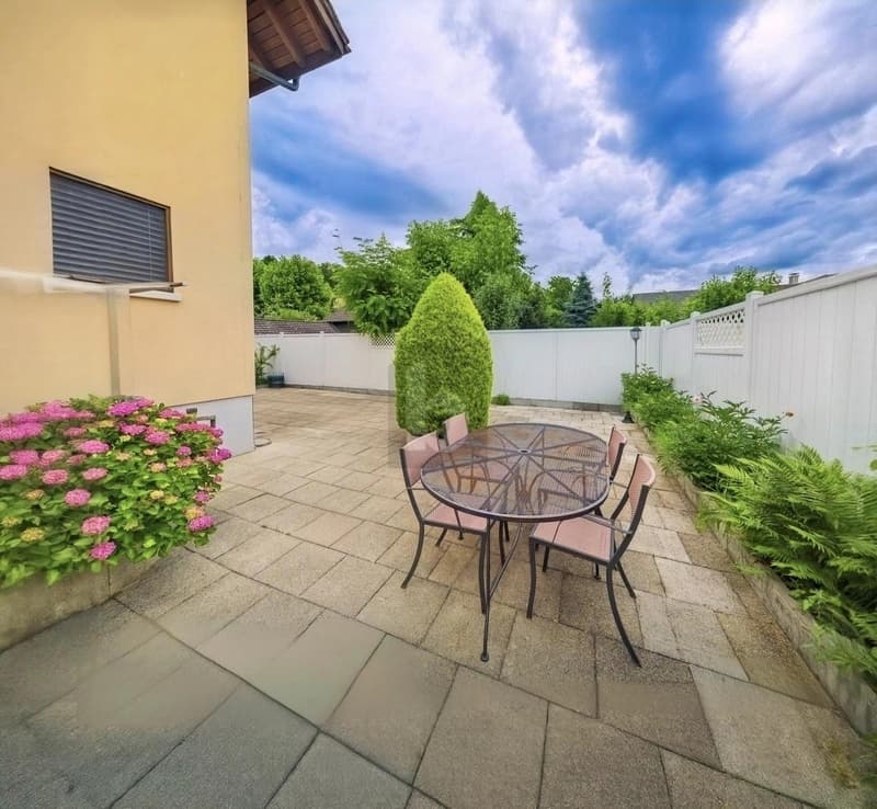 FAMILIENFREUNDLICH MIT SONNIGEM GARTEN (3)