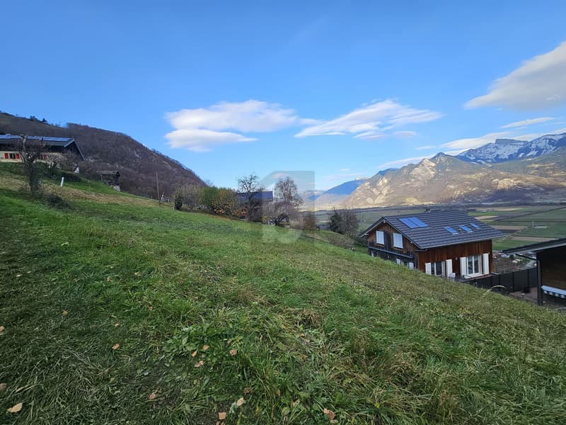 TRÈS ENSOLEILLÉ AVEC VUE SUR LES MONTAGNES (3)