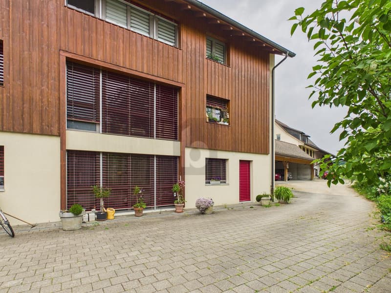 GROSSZÜGIG AUF ZWEI ETAGEN (1)