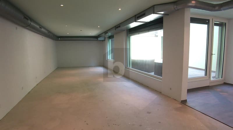 IDEAL FÜR COIFFEUR ODER KOSMETIK, ZENTRAL (2)