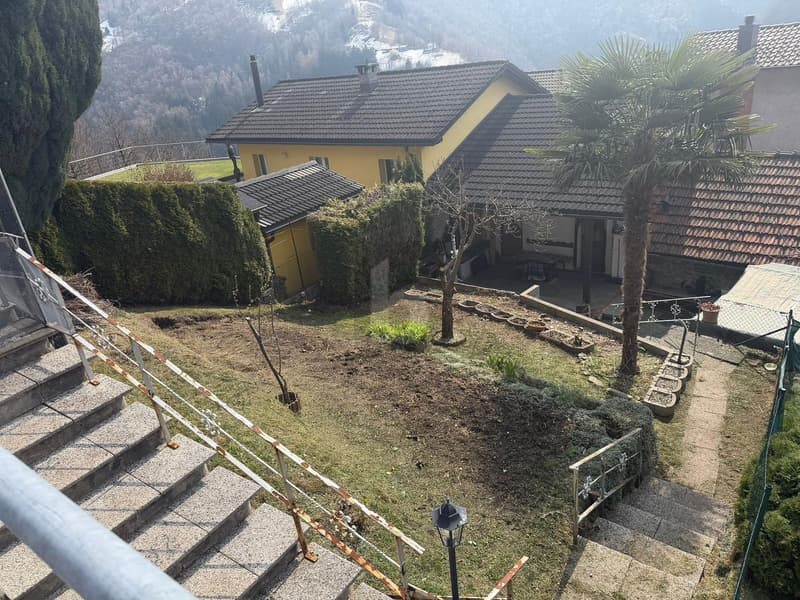 ACCOGLIENTE CON GIARDINO E VERANDA (1)