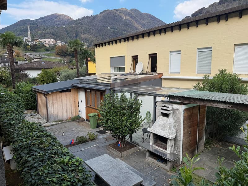 SU DUE PIANI CON CORTILE ANCHE SECONDARIA (2)
