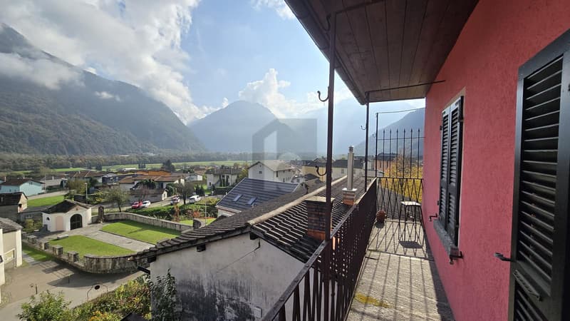 SPAZIOSA E SOLEGGIATA CON AMPIO GIARDINO (2)