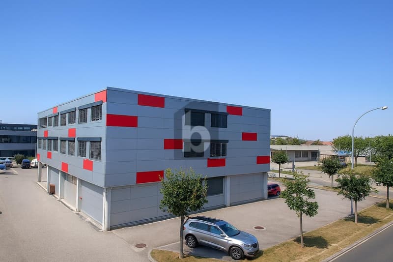 ÉTAGE BUREAUX À 4,39 % BRUT ET 35 PLACES DE PARC (1)