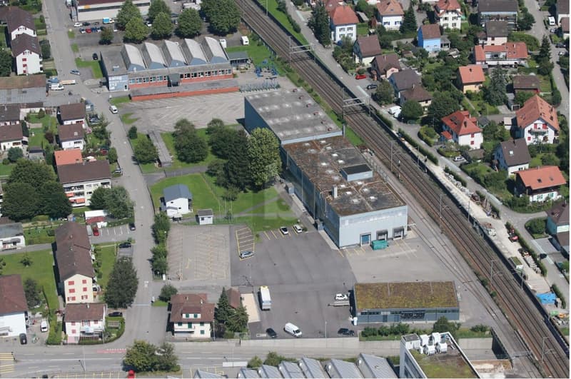 10 - 300 AUSSENPARKPLÄTZE VERFÜGBAR (1)
