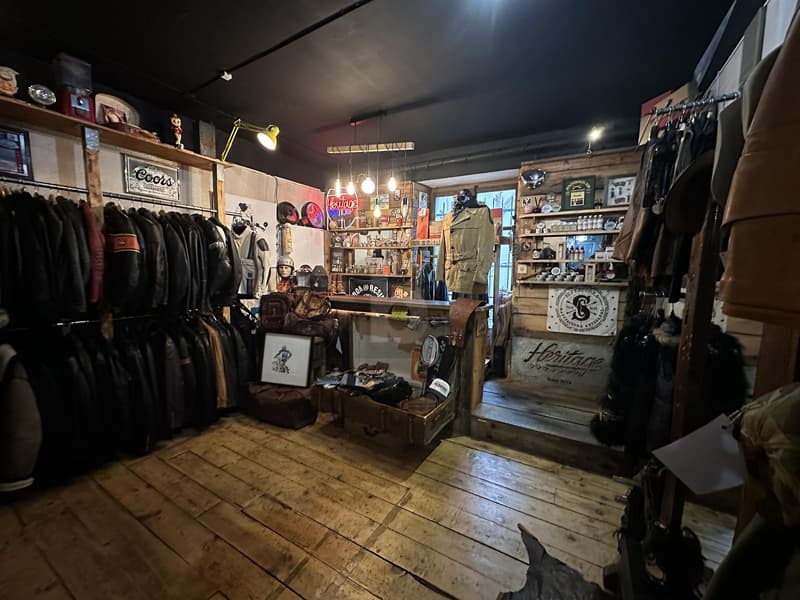 MAGASIN DE VÊTEMENTS AUX EAUX-VIVES (1)