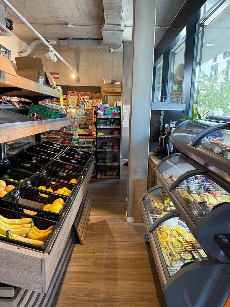 MODERNE AVEC CLIENTÈLE FIDÈLE (4)
