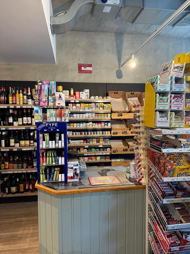 MODERNE AVEC CLIENTÈLE FIDÈLE (2)