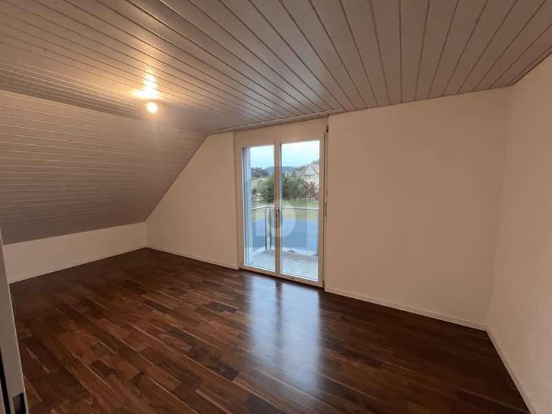 LICHTDURCHFLUTET UND MODERN AN PRIVATER LAGE (4)