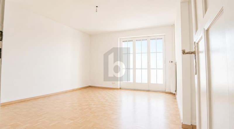 ZENTRALE LAGE, HELLE ZIMMER UND BALKON (1)