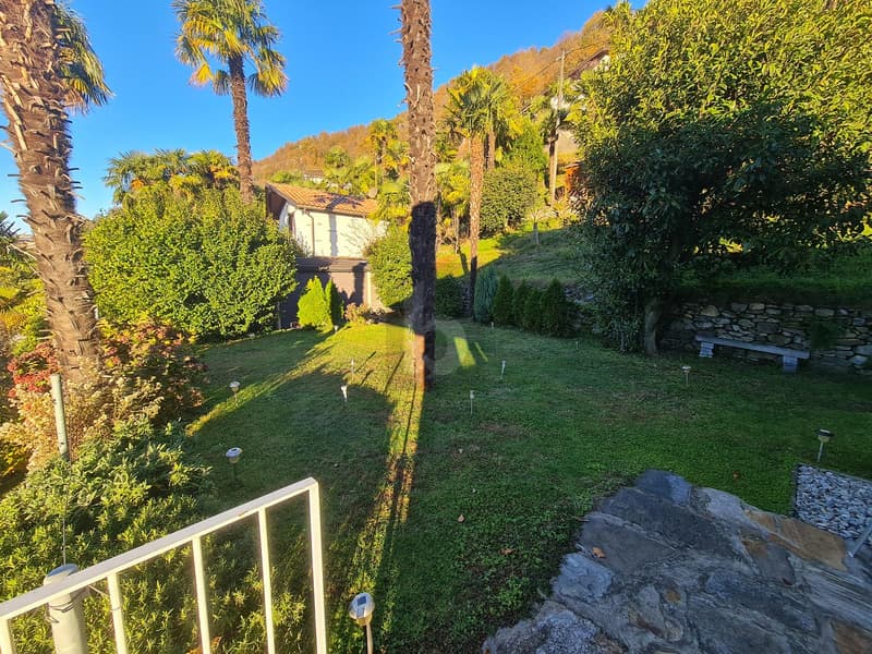 MODERNA CON GIARDINO E FAVOLOSA VISTA (5)