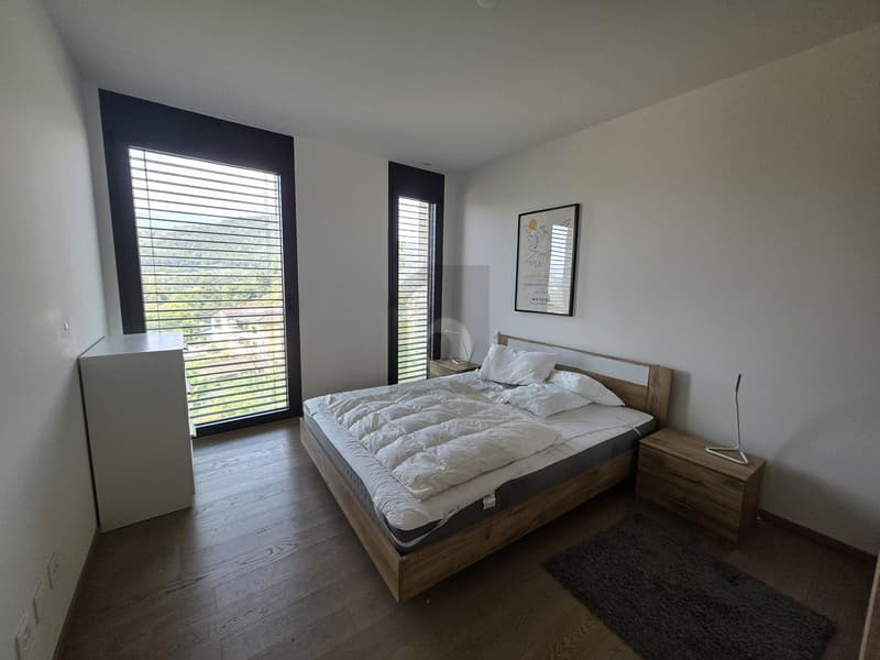 MODERNO ED ELEGANTE IN POSIZIONE SOLEGGIATA (3)