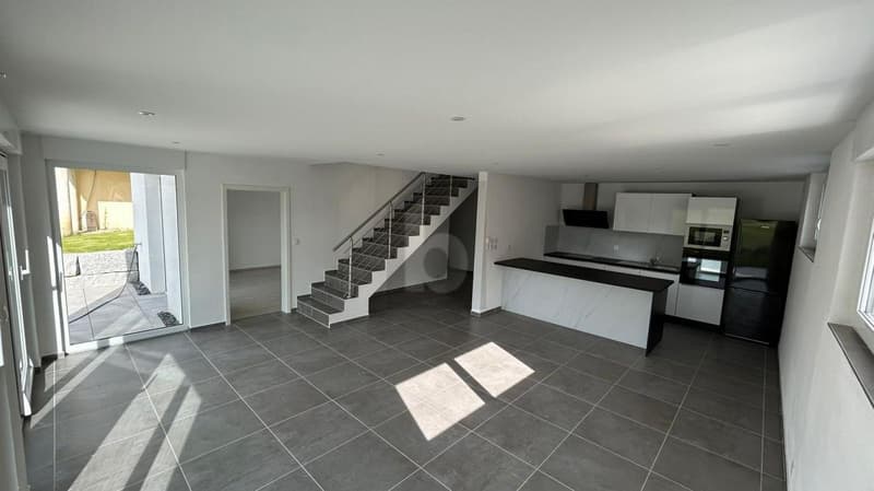 NEUVE ET IDÉALEMENT SITUÉ (2)