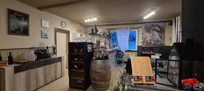 IDÉALEMENT SITUÉ, AVEC UNE CLIENTÈLE D'HABITUÉS (3)