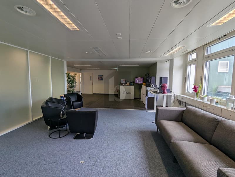 FLEXIBEL MIT EMPFANG, TERRASSE UND WARENLIFT (2)