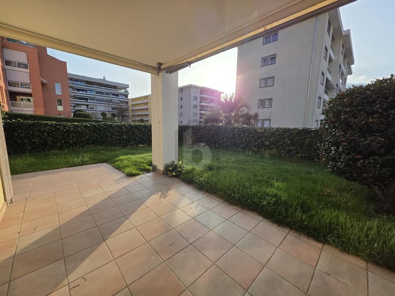 LUMINOSO E MODERNO CON GIARDINO (1)