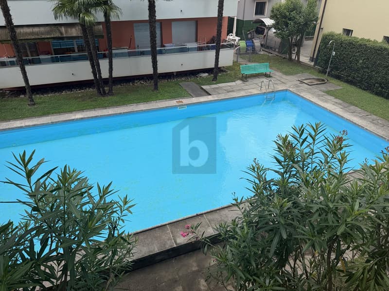 IN ZONA CENTRALE ,AMPIO BALCONE E PISCINA (2)