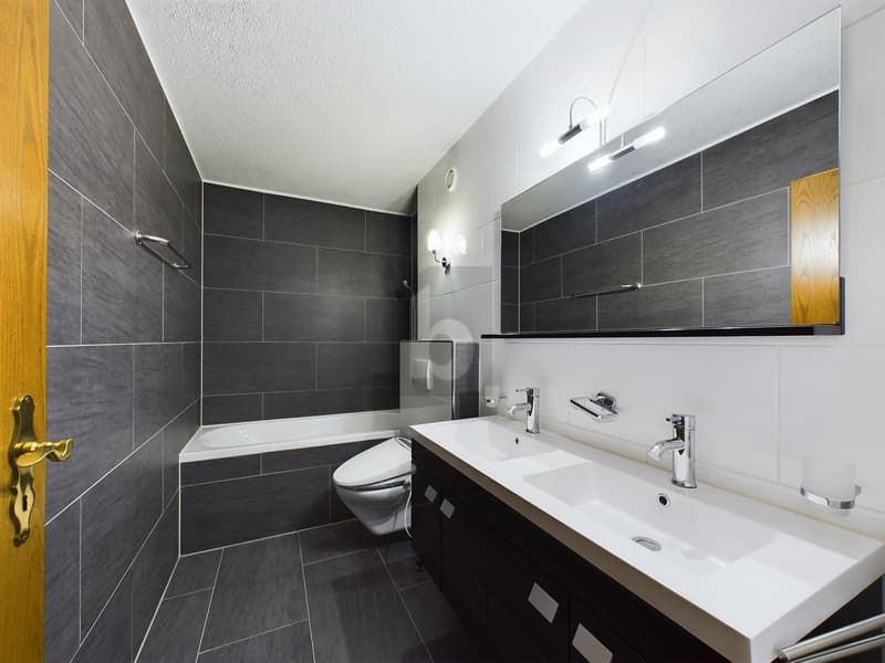 MODERN, KOMFORTABEL UND MIT GEMÜTLICHEM BALKON (4)