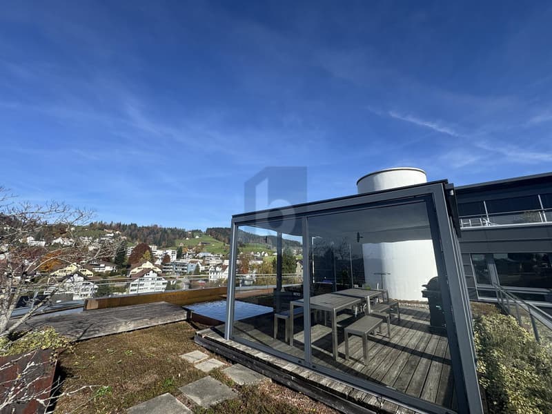 MODERNE ARBEITSFLÄCHE MIT TERRASSE (1)