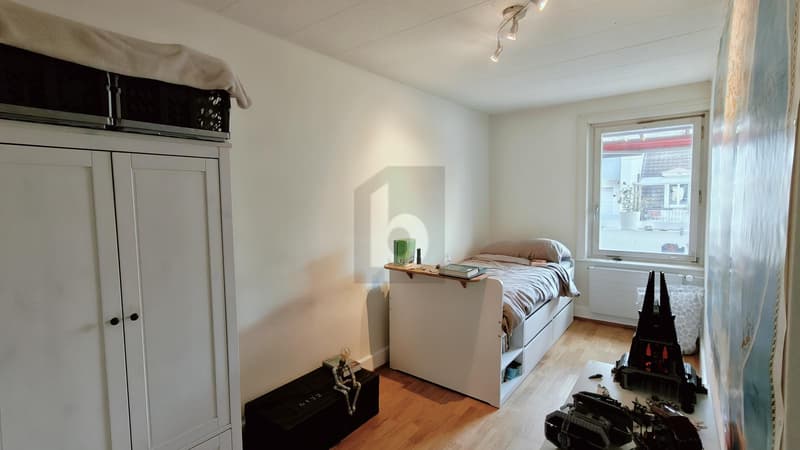 ALTBAU-CHARME MIT ÜBERDACHTEM BALKON (3)