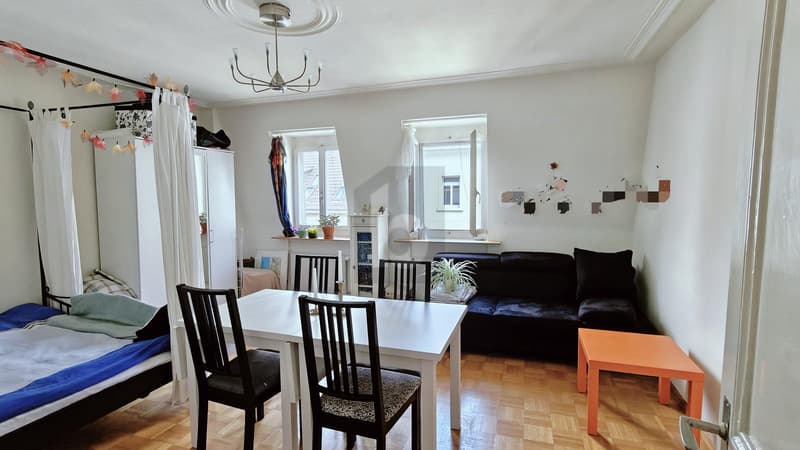 ALTBAU-CHARME MIT ÜBERDACHTEM BALKON (2)