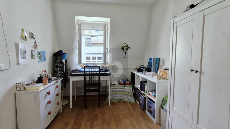 ALTBAU-CHARME MIT ÜBERDACHTEM BALKON (4)