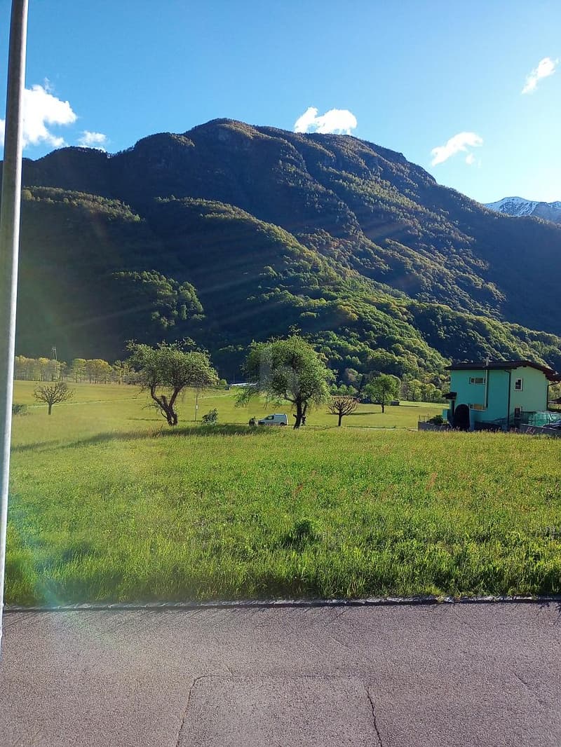 BAULAND AM ENDE DES DORFES, MIT SCHÖNER AUSSICHT (2)