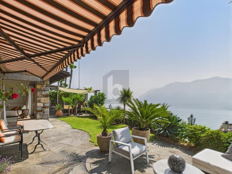 ELEGANTE CON GIARDINO E MERAVIGLIOSA VISTA LAGO (1)