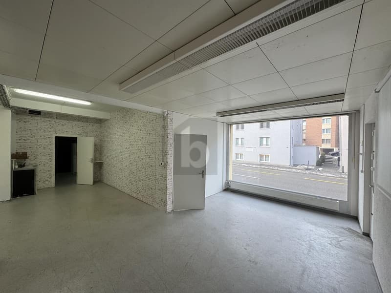 AN TOP LAGE MIT GROSSEM SCHAUFENSTER (3)