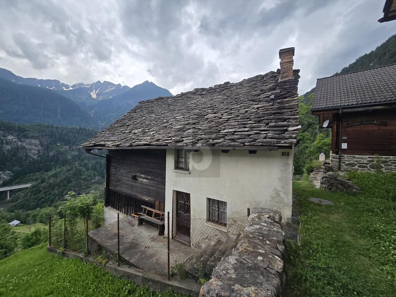 SPAZIOSA E SOLEGGIATA DA RISTRUTTURARE (5)