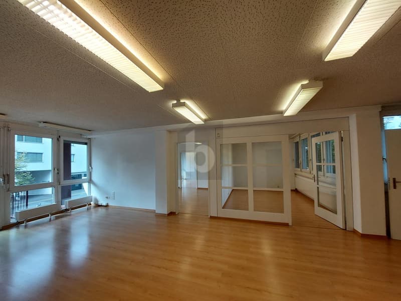 BEZUGSBEREITES BÜRO IM BELEBTEN ORTSKERN (1)