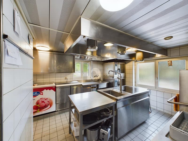 SANIERTES TRADITIONSLOKAL MIT 25 PARKPLÄTZEN (3)