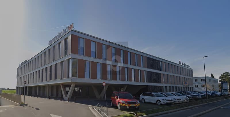 GRAND ESPACE, TRÈS BON EMPLACEMENT (1)