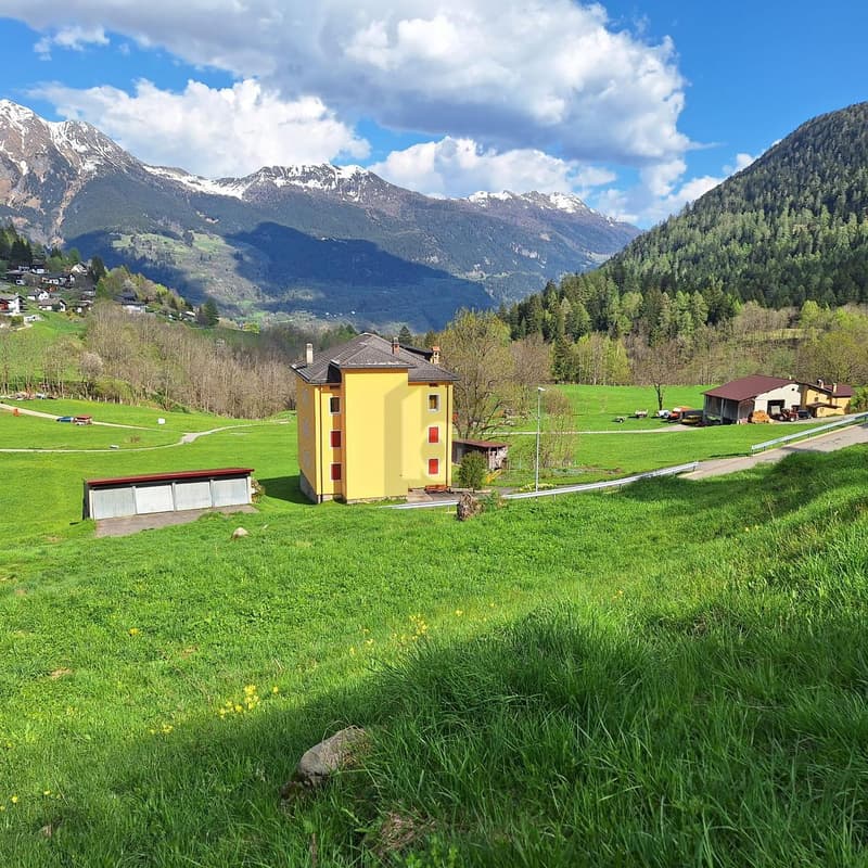 IN POSIZIONE TRANQUILLA E SOLEGGIATA CON VISTA (2)